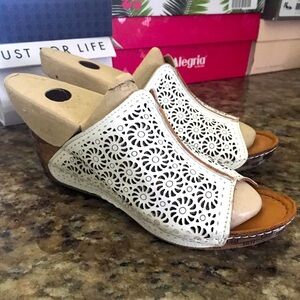 🤎new Bonavi low platforms sandals🤎